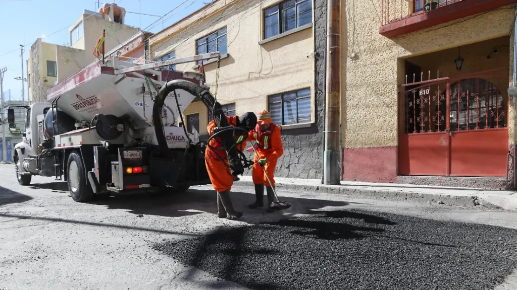 Pachuca: Avanza programa de bacheo