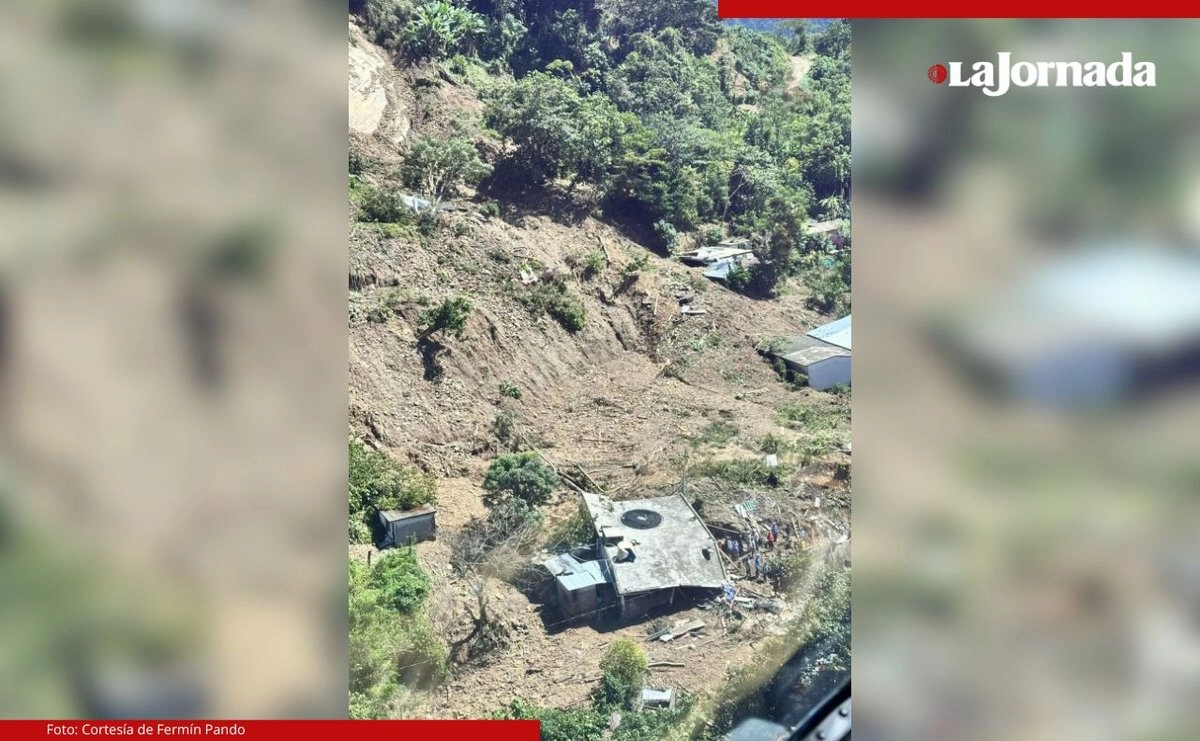 Rentan helicóptero para llevar víveres a damnificados de Joquela, Hidalgo